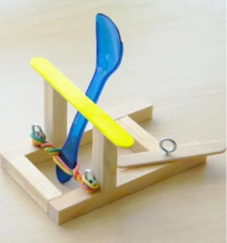 Mancınık mancınık kuşatma araçları DİY Teknoloji küçük bir bilimsel deney küçük buluş oyuncak üretti